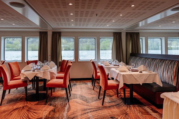 ©AmaWaterways AmaCello Interior Main Restaurant 4.jpg
